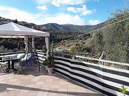 Room in Guest Room - Valle Degli Ulivi Liguria, Italia