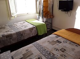 Room in Guest Room - Valle Degli Ulivi Liguria, Italia