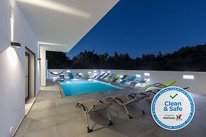 Luxury 47 - Deluxe Villa