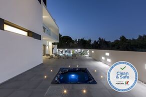 Luxury 47 - Deluxe Villa