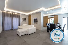 Luxury 47 - Deluxe Villa
