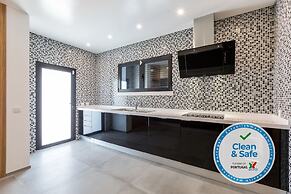 Luxury 47 - Deluxe Villa