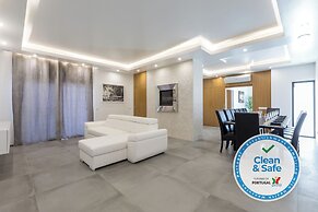 Luxury 47 - Deluxe Villa