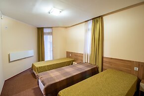 2 Bedroom, 2 Showeroom Villa Suitable for a Family Skication and Remot