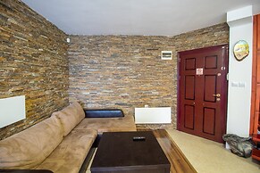 2 Bedroom, 2 Showeroom Villa Suitable for a Family Skication and Remot
