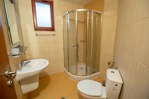 2 Bedroom, 2 Showeroom Villa Suitable for a Family Skication and Remot