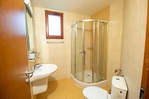 2 Bedroom, 2 Showeroom Villa Suitable for a Family Skication and Remot