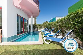 Villa With Private Pool, Garden, Terrace and Marina View