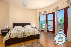 Villa With Private Pool, Garden, Terrace and Marina View