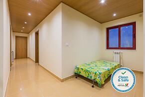 Villa With Private Pool, Garden, Terrace and Marina View