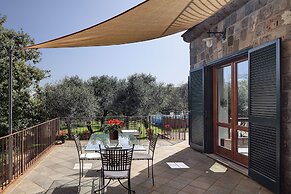 Stony Villa Volcano View