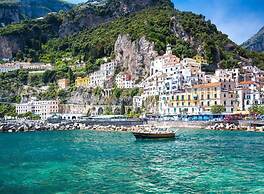 Light & Delight Apartment