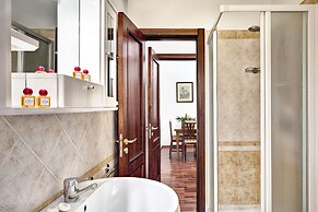 Light & Delight Apartment