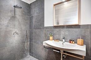 Luxury Blues Apartment