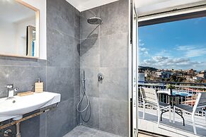 Luxury Blues Apartment