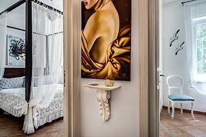 Medusa and the Seahorse Villa