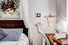 Medusa and the Seahorse Villa