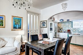 Medusa and the Seahorse Villa