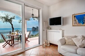 Medusa and the Seahorse Villa