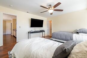 Luxury San Diego House: Beach, Pool & Pet-friendly by Redawning