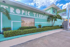 Tropic Terrace #48 - Beachfront Rental 1 Bedroom Condo by Redawning