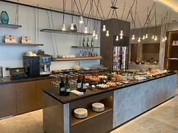 Sheraton Hong Kong Tung Chung Hotel