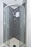 Townhouse @ 272 Walthall Street Crewe