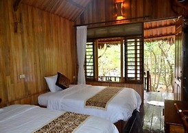 Halong Bay Deluxe Cruise Bungalow on Island