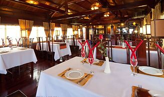 Halong Bay Deluxe Cruise Bungalow on Island