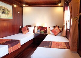 Halong Bay Deluxe Cruise Bungalow on Island