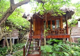 Halong Bay Deluxe Cruise Bungalow on Island