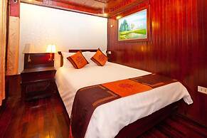 Halong Bay Deluxe Cruise Bungalow on Island