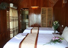 Halong Bay Deluxe Cruise Bungalow on Island