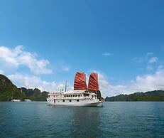 Halong Bay Deluxe Cruise Bungalow on Island