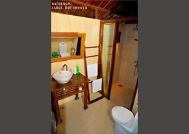 Halong Bay Deluxe Cruise Bungalow on Island