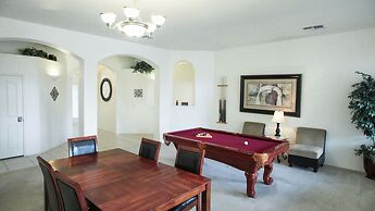Near Great Shopping & Dining! Pool Table & Games!