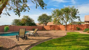 Near Great Shopping & Dining! Pool Table & Games!