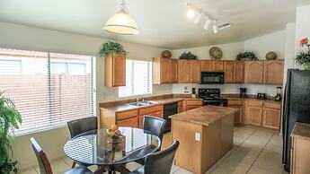 Near Great Shopping & Dining! Pool Table & Games!