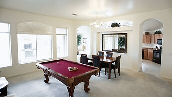 Near Great Shopping & Dining! Pool Table & Games!