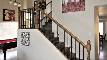 Backyard Playground! Golf Sport Court & Hot Tub!