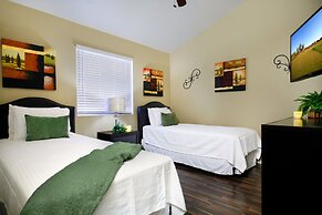 Backyard Playground! Golf Sport Court & Hot Tub!