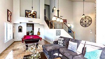 Backyard Playground! Golf Sport Court & Hot Tub!