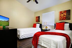 Backyard Playground! Golf Sport Court & Hot Tub!