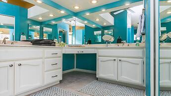 North Phoenix 6 Bedroom With Guest House & Pool!