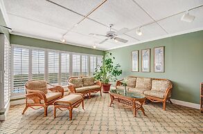 Ocean and Amelia Island View Condo with Oceanside Pool Access by RedAw