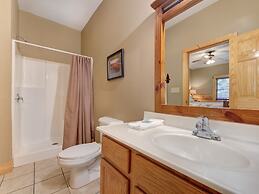 Moonlight Theater Lodge