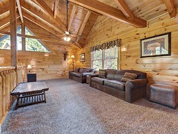 Moonlight Theater Lodge