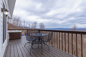 Kickback Kabin by Jackson Mountain Rentals