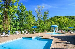 Lover's Hideaway by Jackson Mountain Rentals