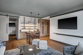 The Farnam, Autograph Collection